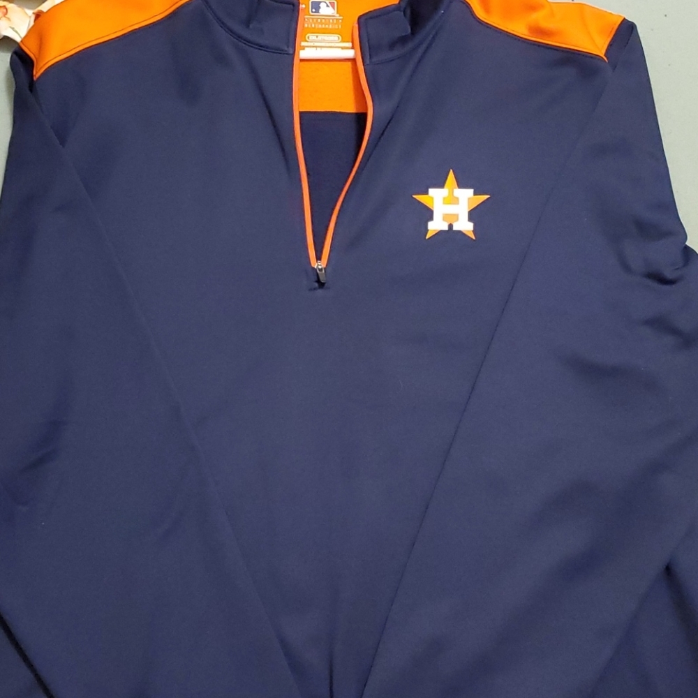 Astro's pullover